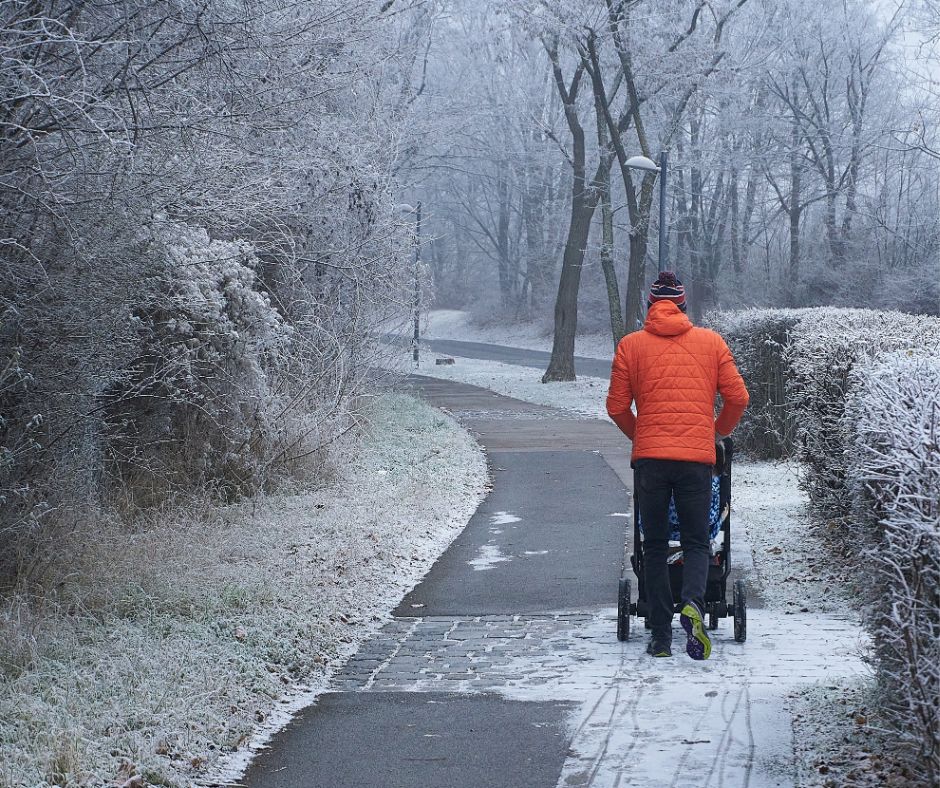 Tips for your first walk with your newborn in a stroller on Winter time